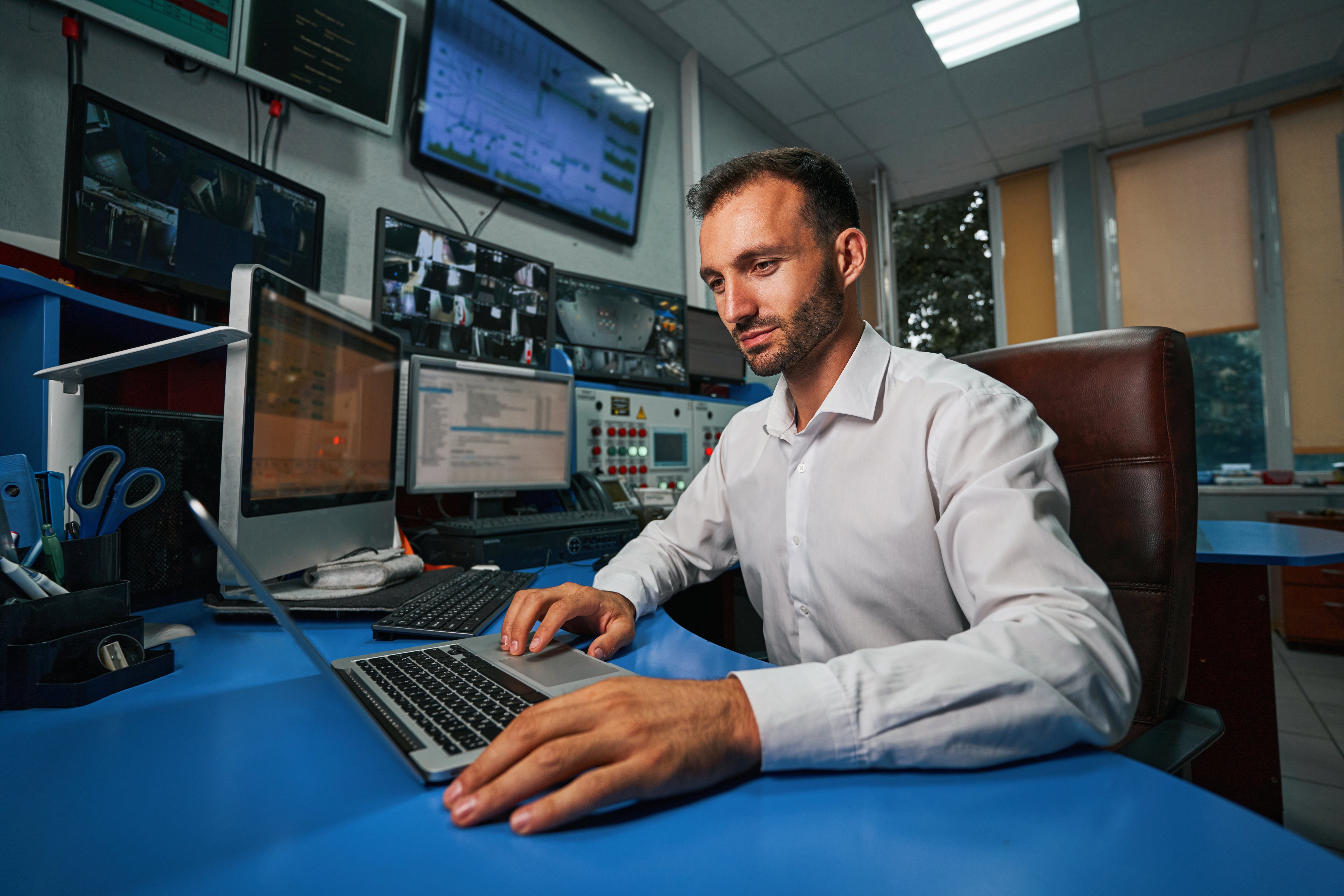 male-server-administrator-managing-data-center-fro-2021-10-12-01-23-45-utc